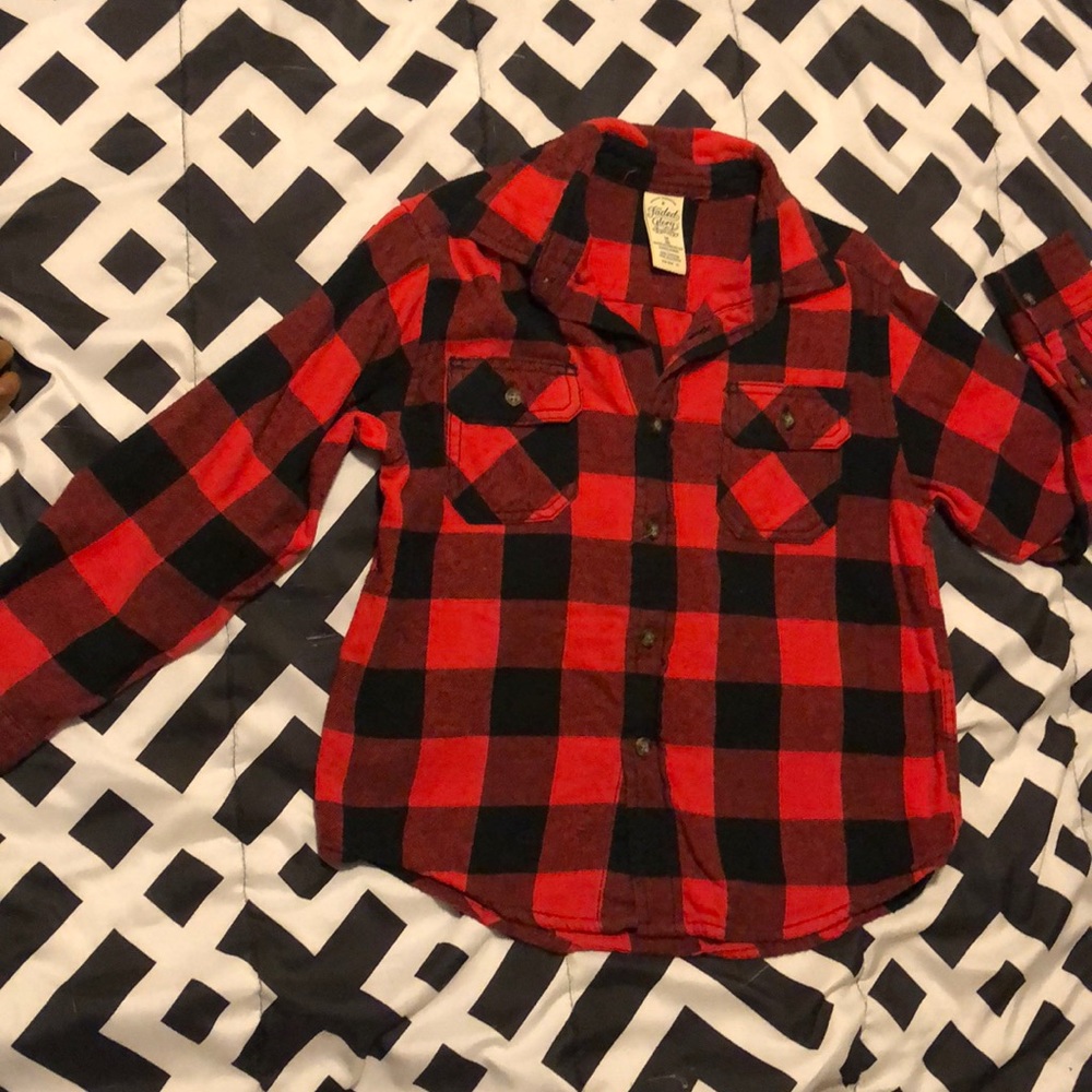 🖤❤️🖤Red plaid button down shirt.